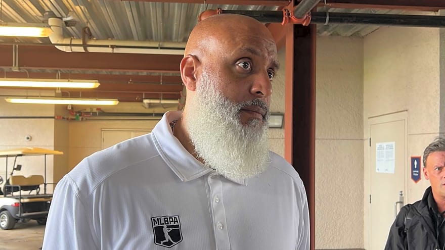 Tony Clark issues forceful response to Rob Manfred about free-agent signing deadline