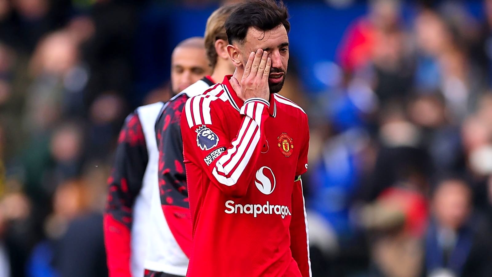 Bruno Fernandes breaks down after Manchester United's collapse