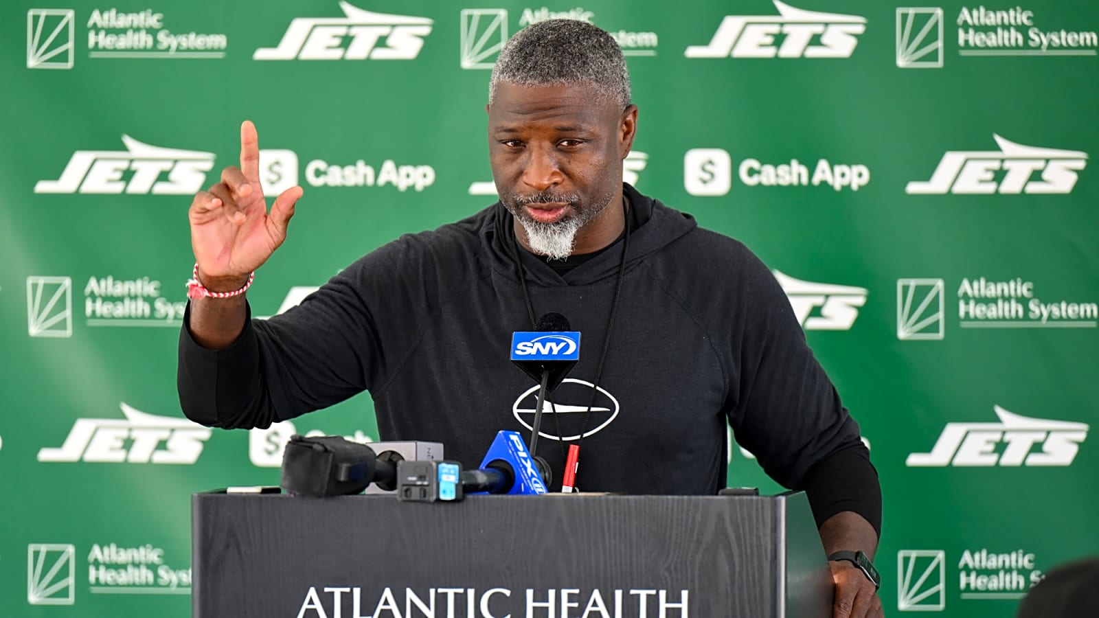 Aaron Glenn sends message to NY Jets fans: ‘Praying’