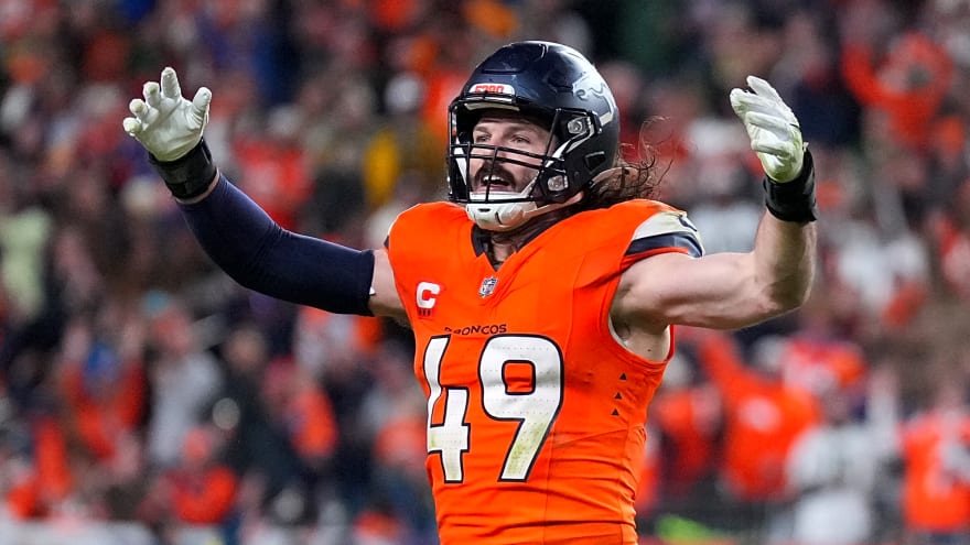 Broncos get the best of the Packers, clinch playoff berth 34-26