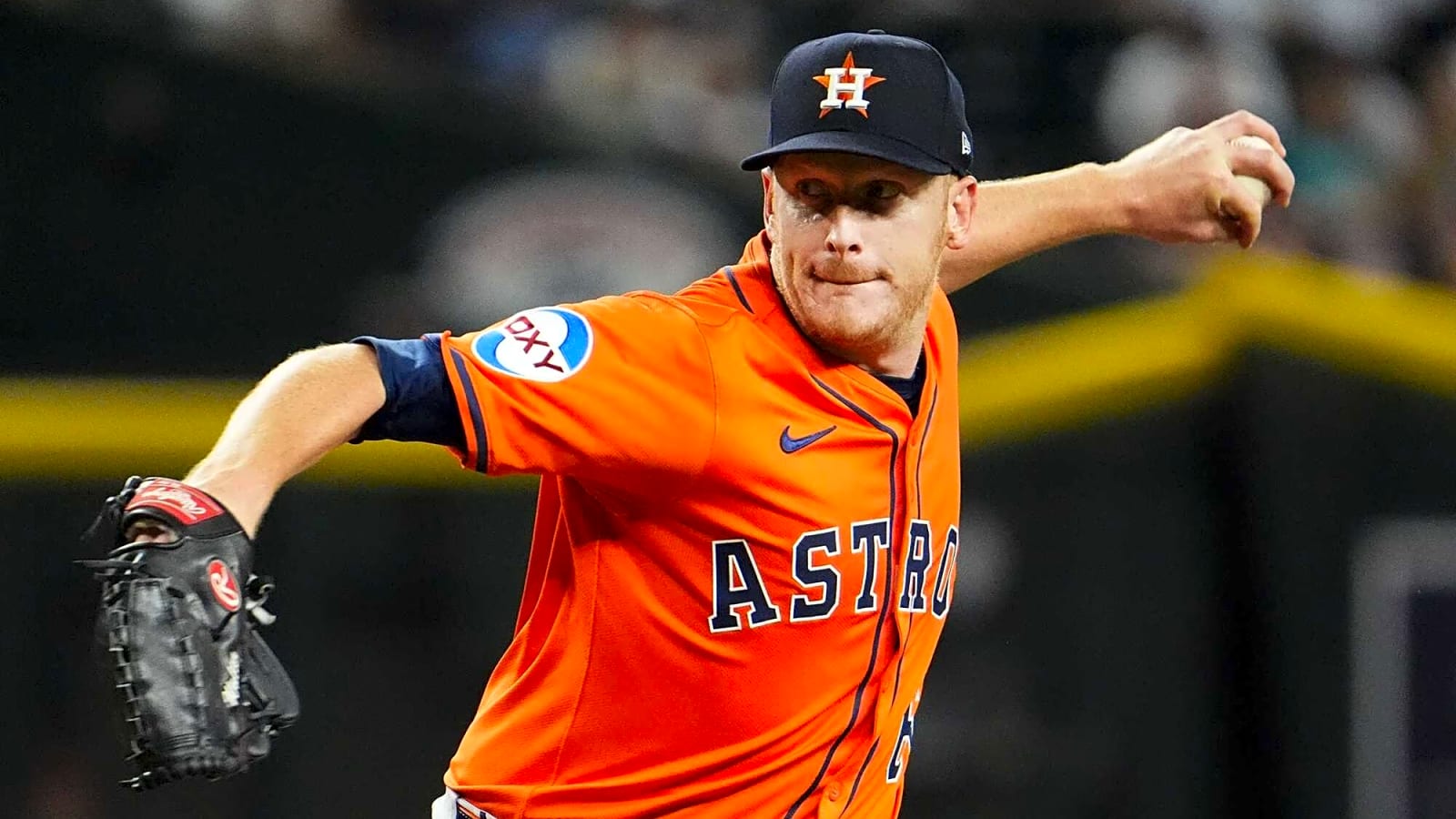 Brandon Walter pitches to the Arizona Diamondbacks at Chase Field in Phoenix on July 23, 2025.