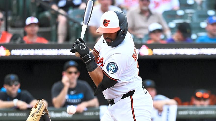 Twins, David Banuelos agree to minor league deal