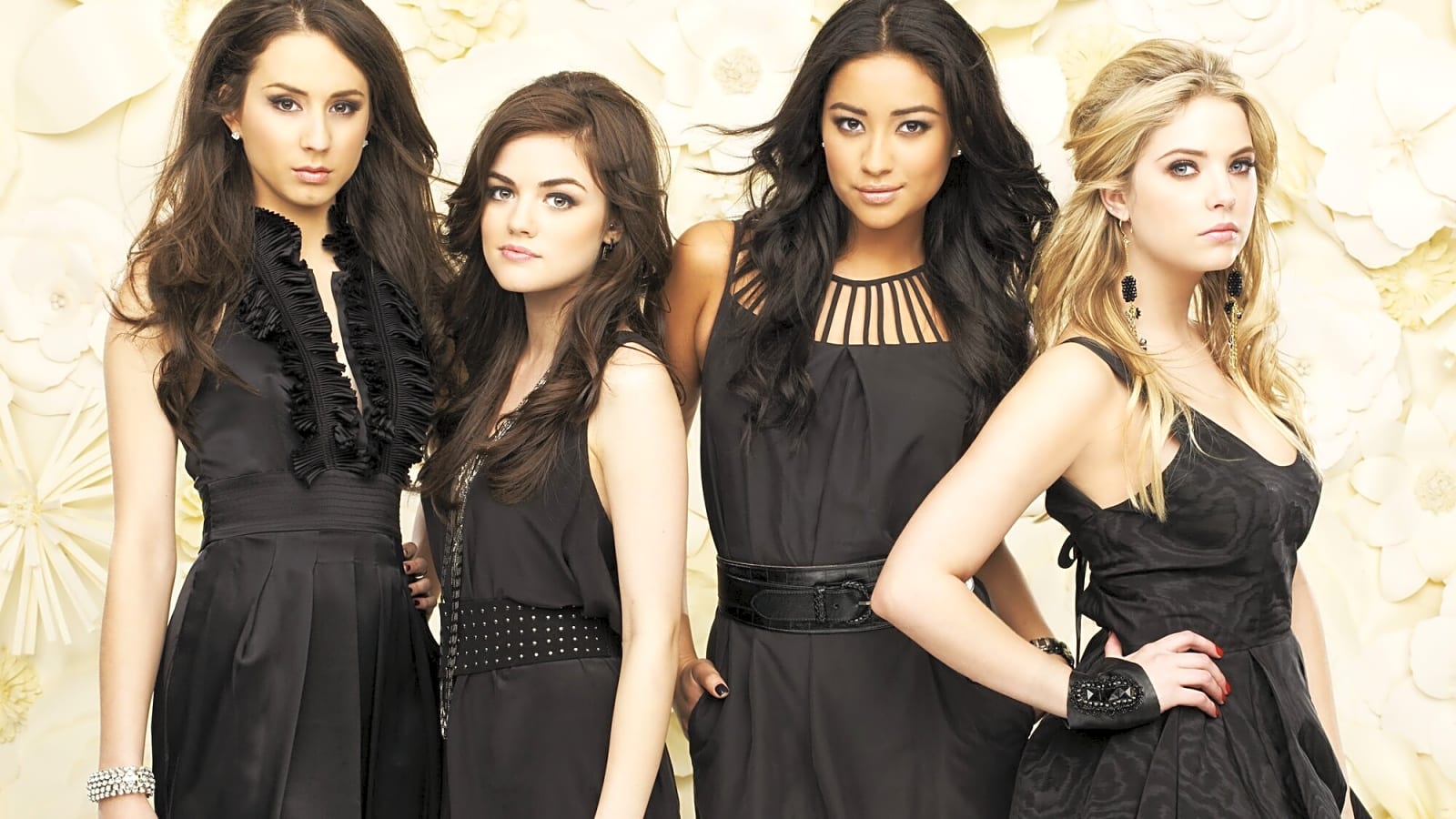 Shay Mitchell shares a "Pretty Little Time Capsule" in honor of 15 years of &#39;Pretty Little Liars&#39;