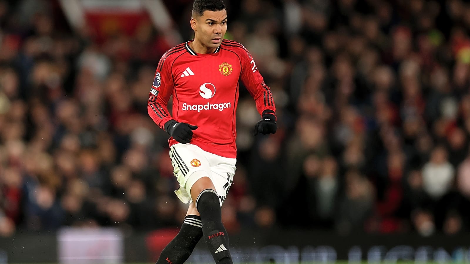 Full contract U-turn planned for ‘invaluable’ Man United midfielder facing uncertain Old Trafford future