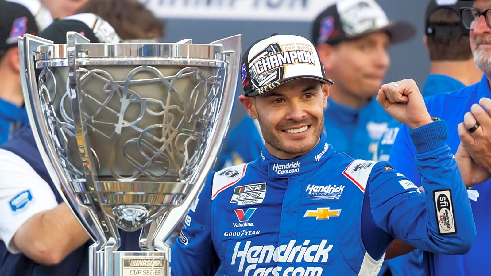 The Unlikely Secret Behind Kyle Larson’s Second Cup Title: Cliff Daniels Had the No. 5 Crew Reading Books