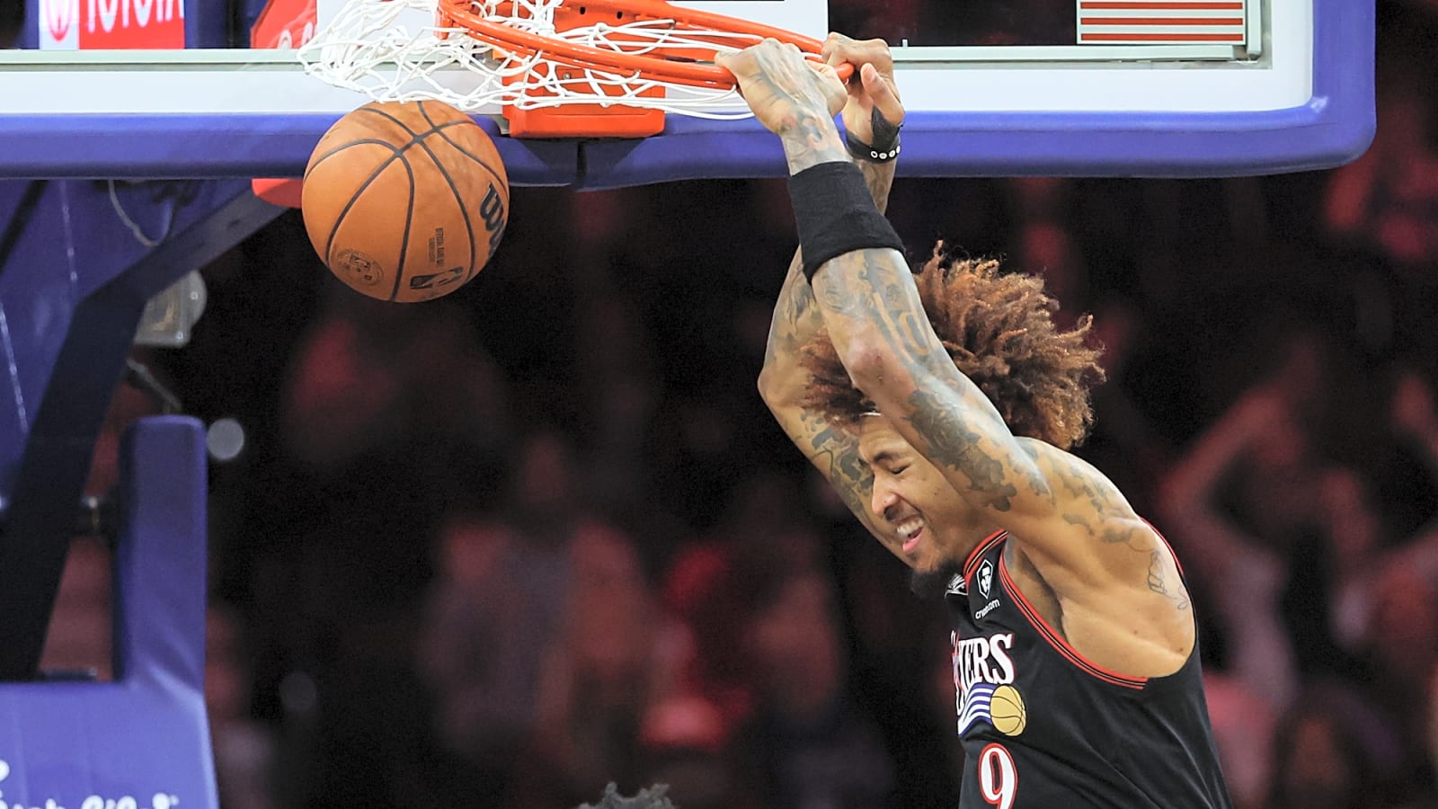 Kelly Oubre Jr.'s late tip-in lifts 76ers past Celtics