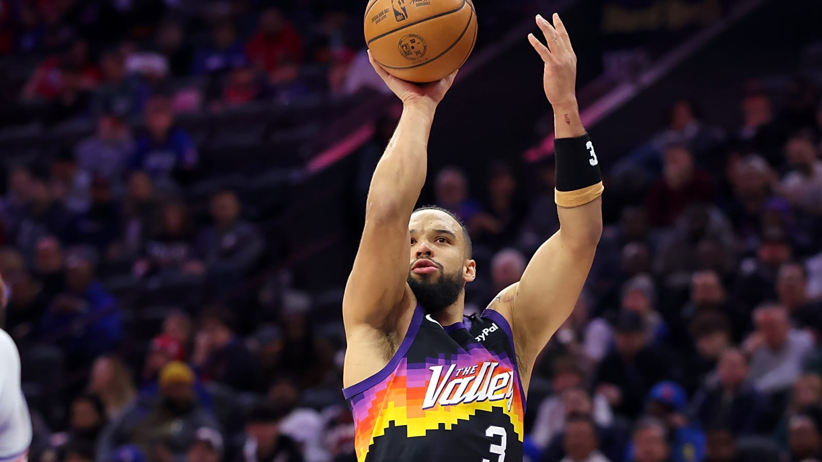 Suns’ Dillon Brooks calls LeBron James old on huge stream with Agent 00