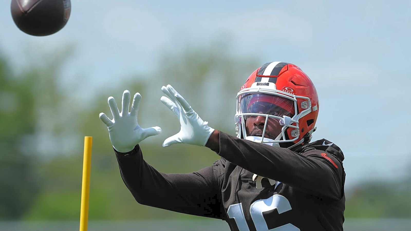 Browns WR has surprising prediction about team's QB competition
