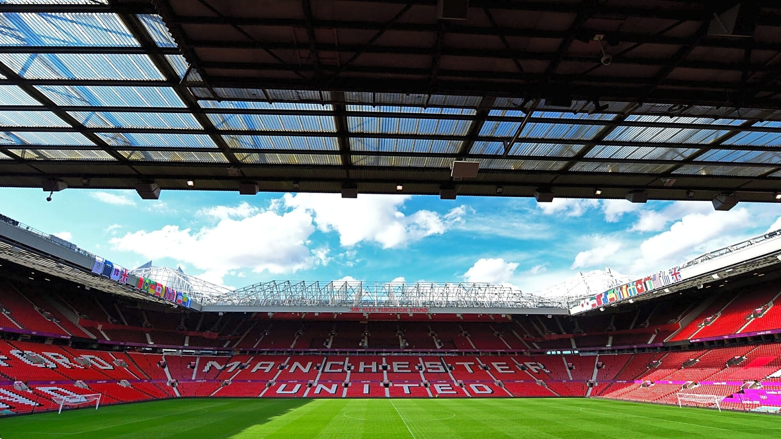 Manchester United push ahead to host World Cup final