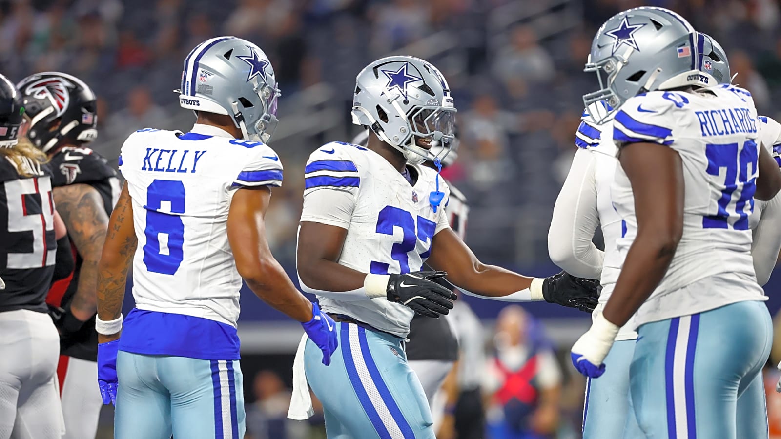 Cowboys to place rookie RB on IR