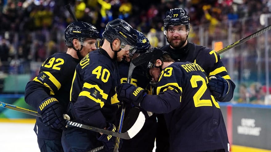 ‘Plays the right way tactically’: Sweden coach Sam Hallam praises Canucks’ Pettersson for two-way play