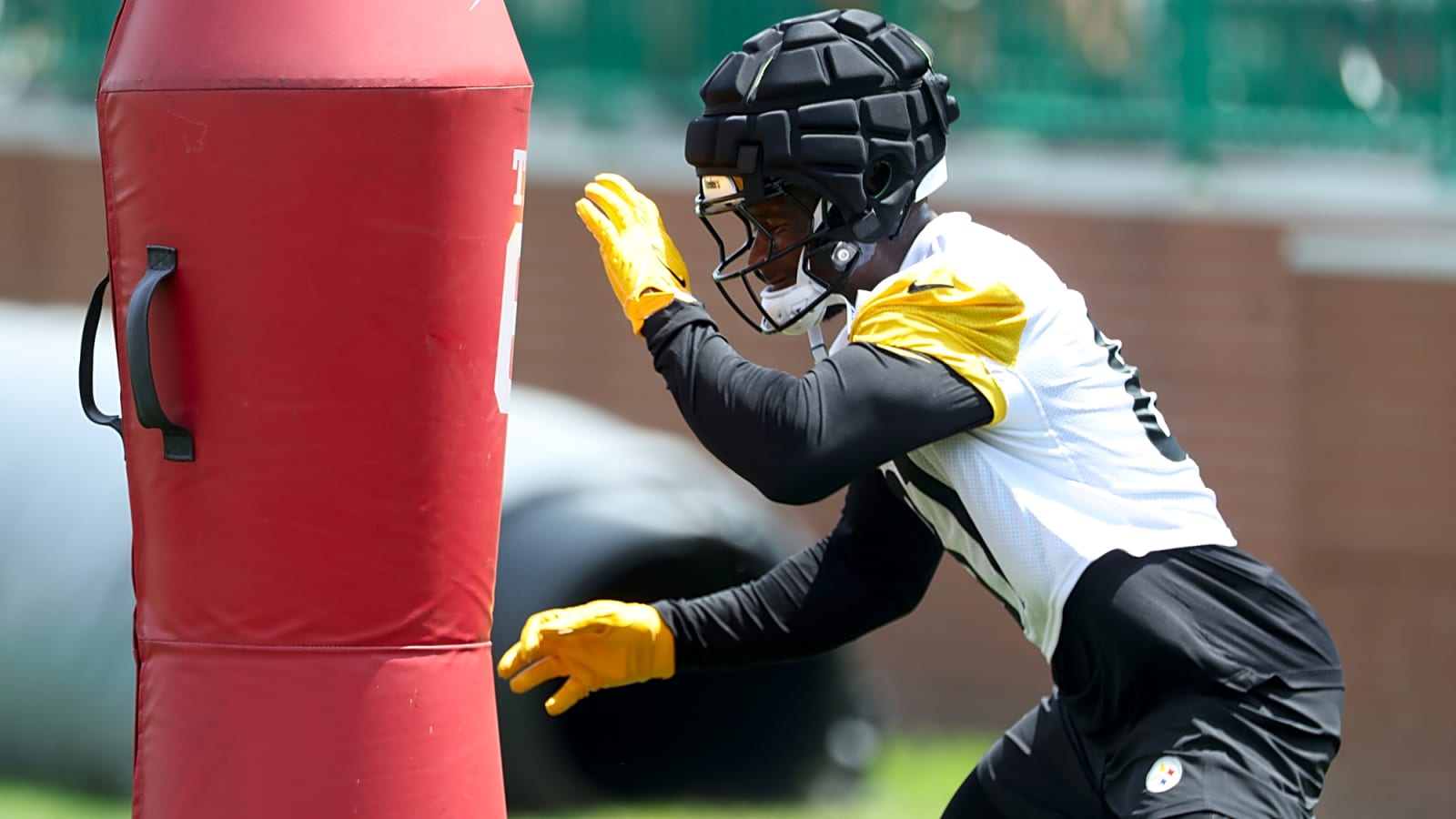 News emerges about Steelers' Jonnu Smith and 'lingering' injury