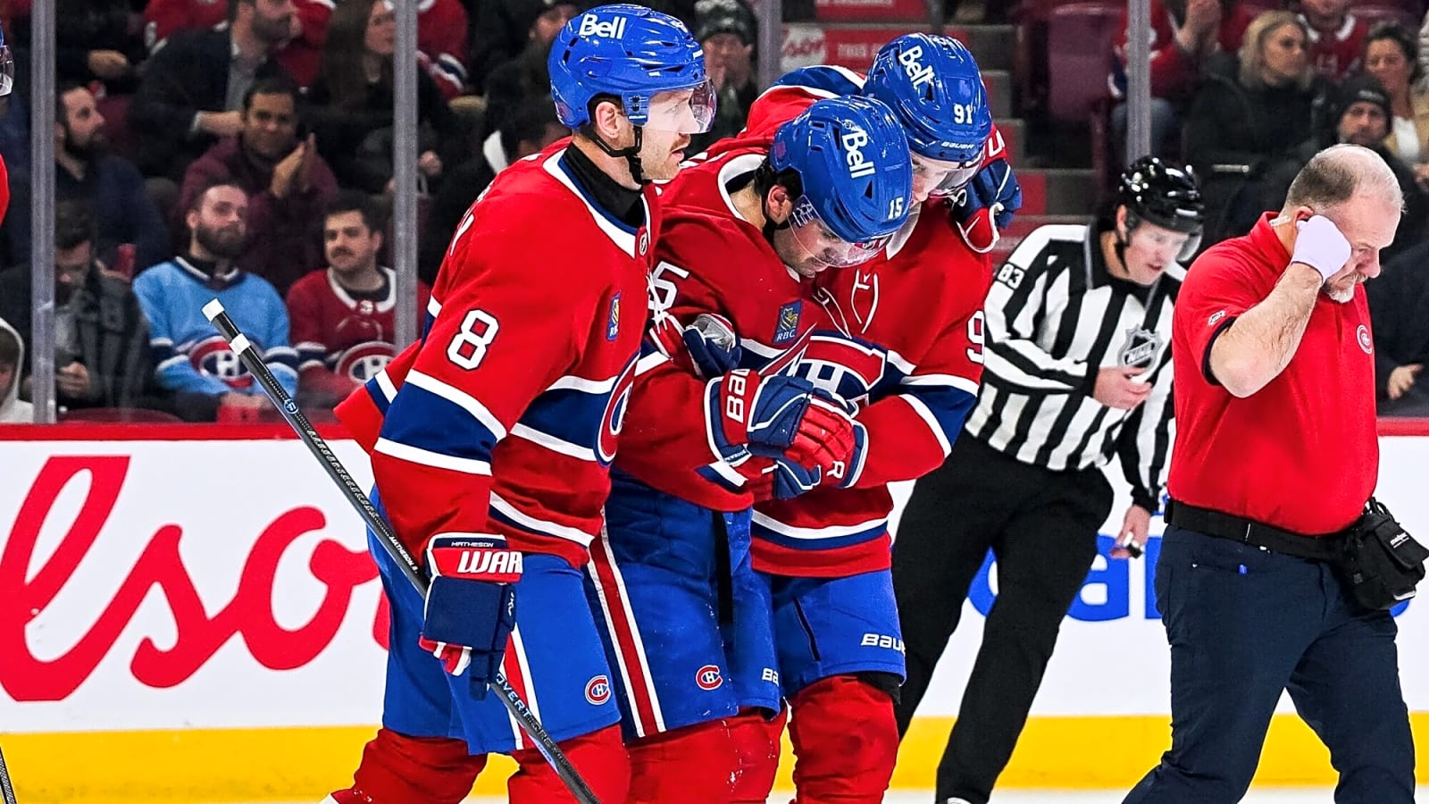 Canadiens Alex Newhook leaves game against Stars with injury