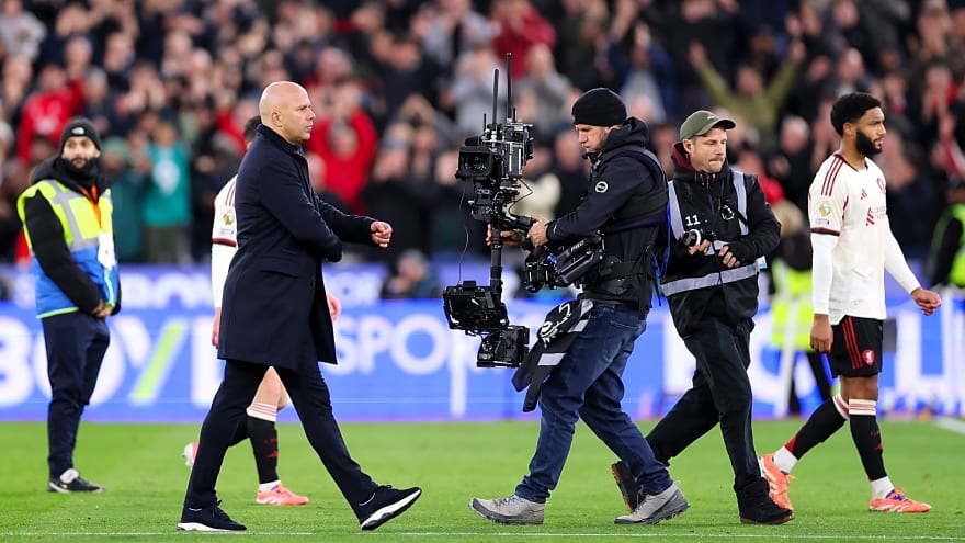 What Liverpool fans said to Arne Slot immediately after Gakpo’s goal vs West Ham