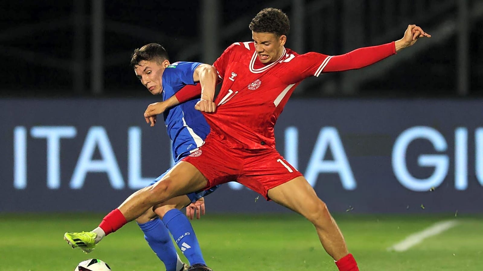 Report: Tottenham scouting 'extremely professional' 12-G/A Chelsea target since March