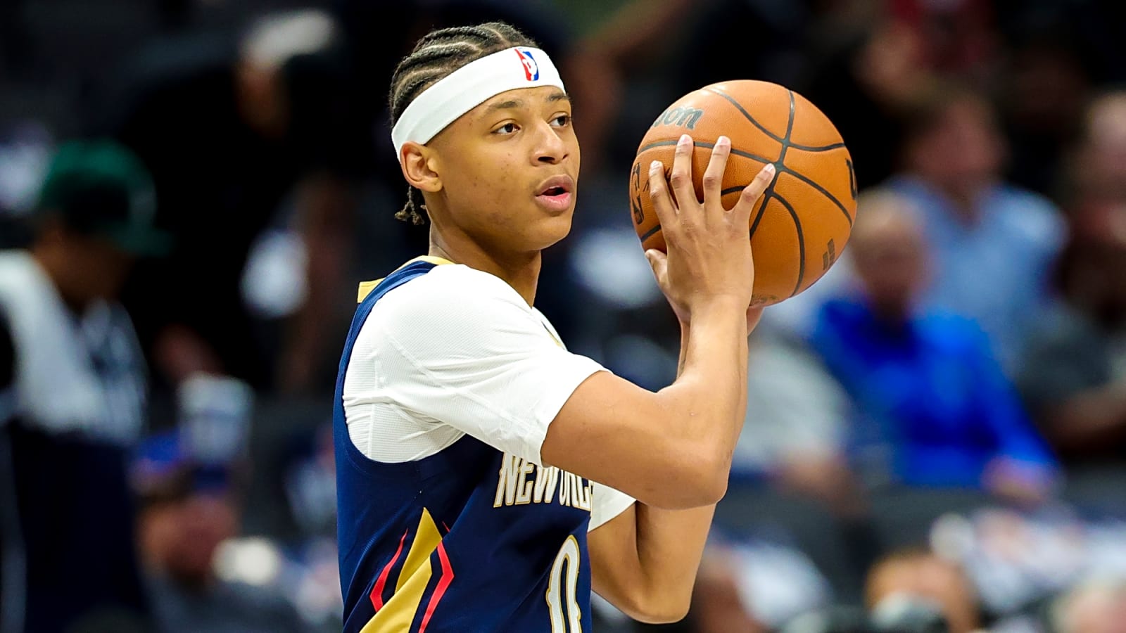 Pelicans’ Jeremiah Fears misses a dunk after an attempted taunt
