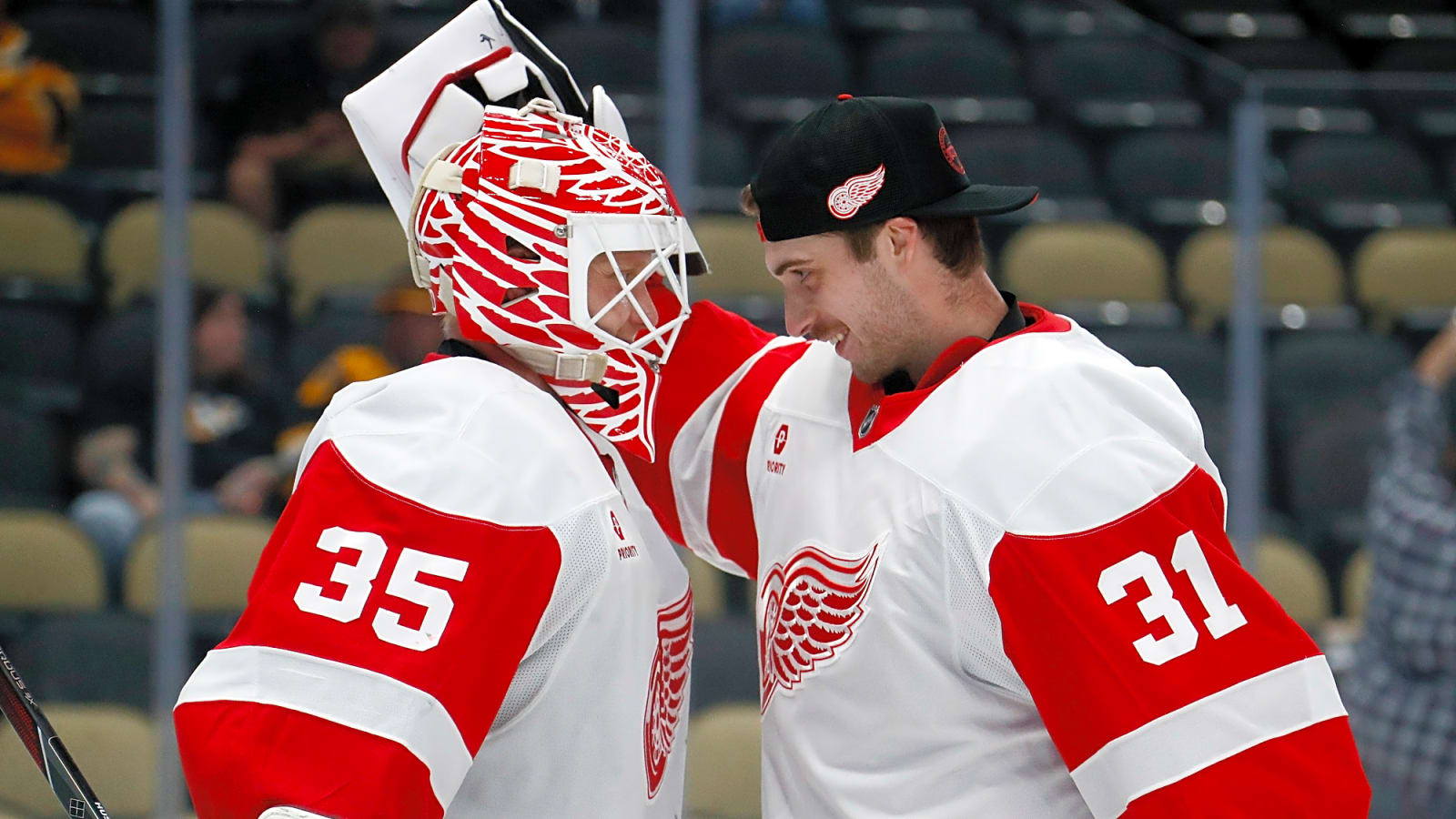 Red Wings Re-Sign Carter Gylander