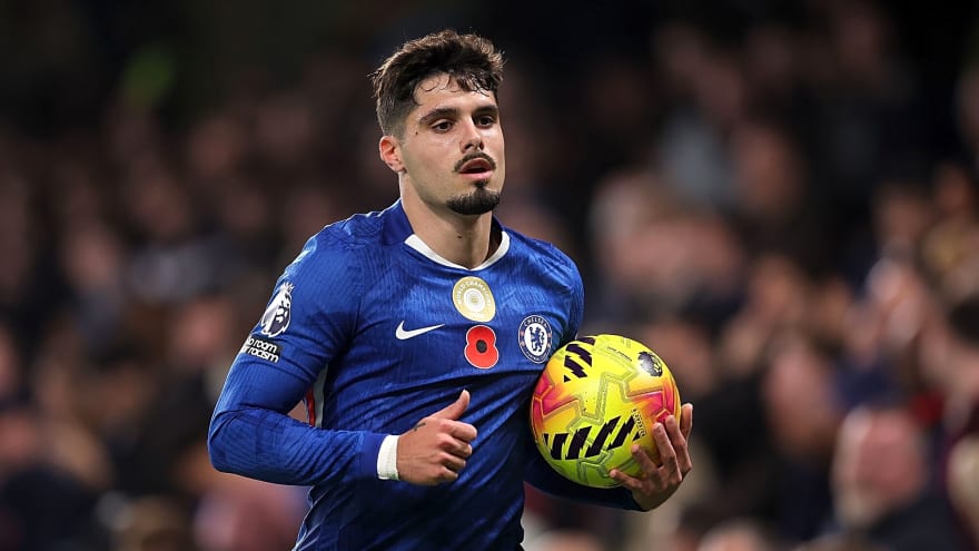 Top insider slams Chelsea for 'embarrassing' situation which needs to be 'sorted out'