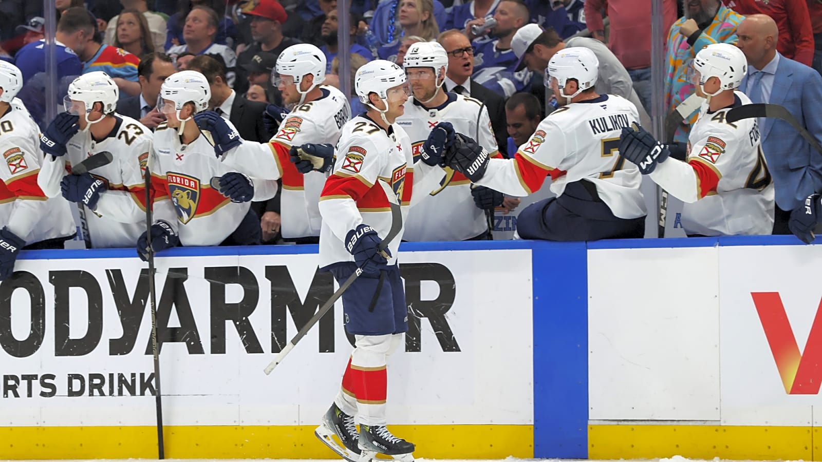 Luostarinen’s 4-Point Night Lifts Panthers to Second Round