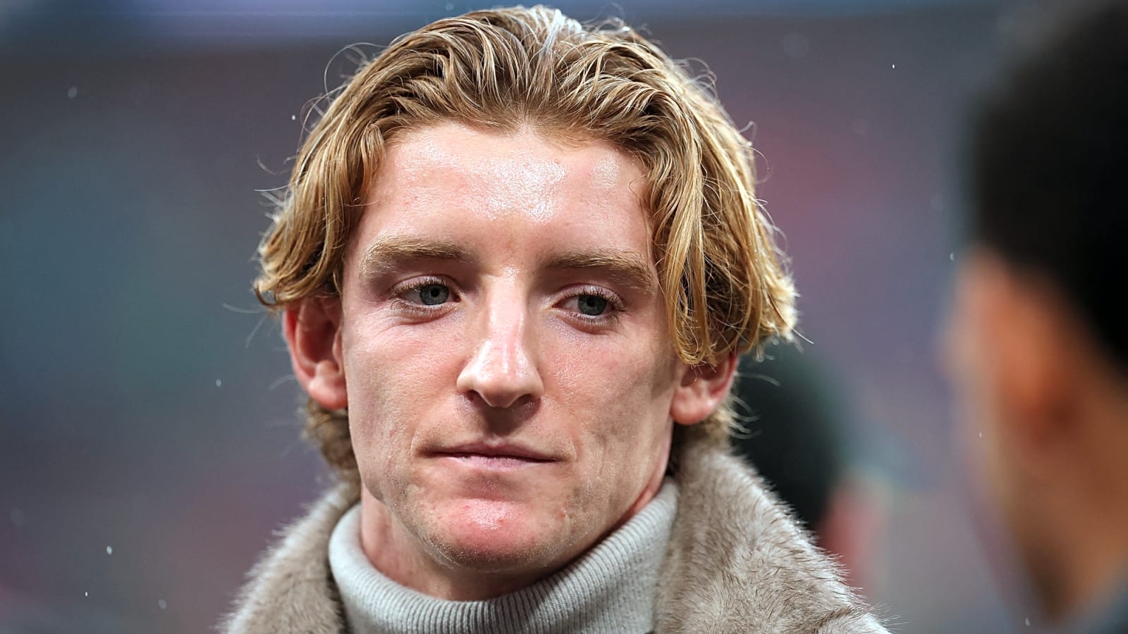 Liverpool leads Arsenal in race for Premier League attacker