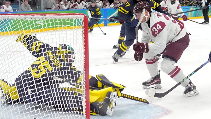 Oilers sign forward Eduards Tralmaks to one-year contract
