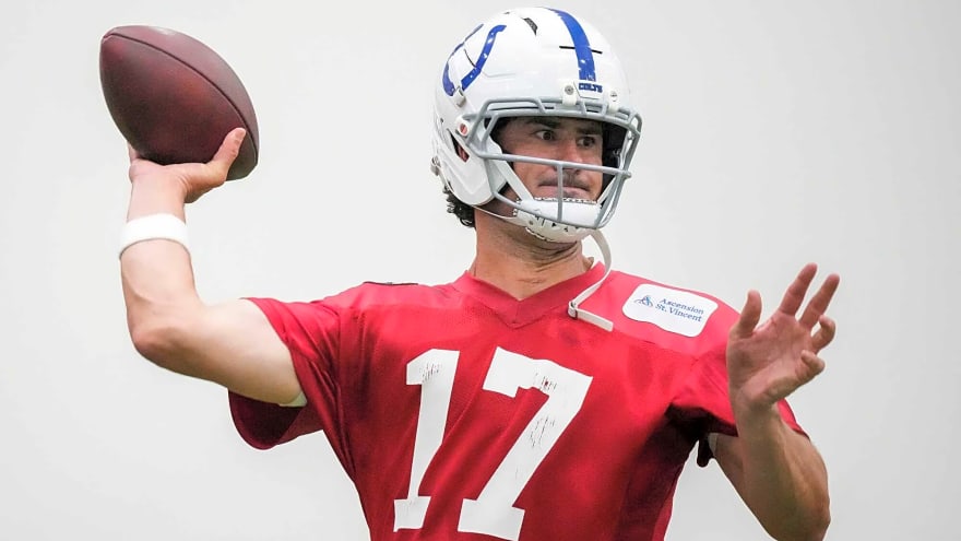 Colts’ Daniel Jones goes Instagram official with influencer girlfriend