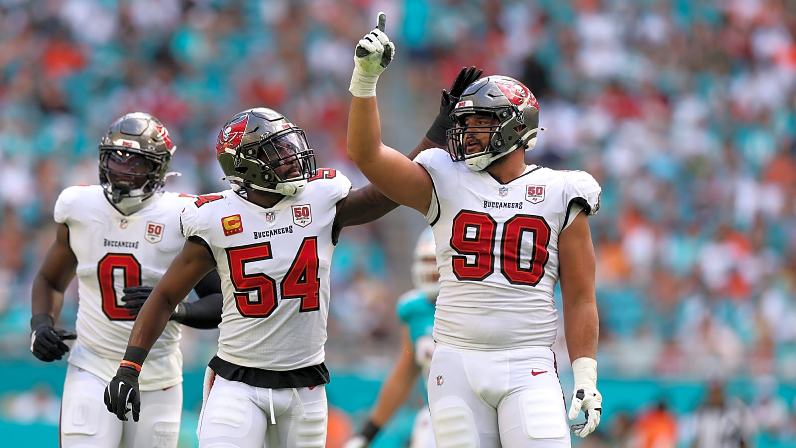 Texans To Sign DE Logan Hall