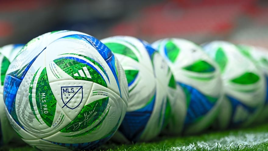 A new right-back target has emerged for Manchester City and he could slot into the City squad seamlessly