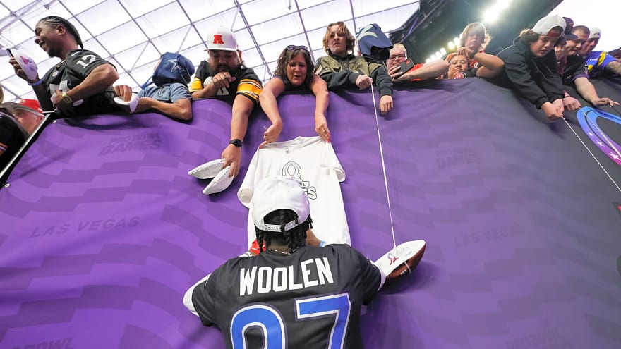 Eagles' Riq Woolen: 'God didn’t make me to be a quiet person'