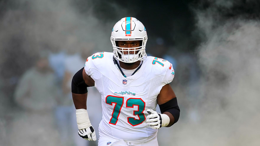 Dolphins get rare piece of good news with veteran right tackle's return
