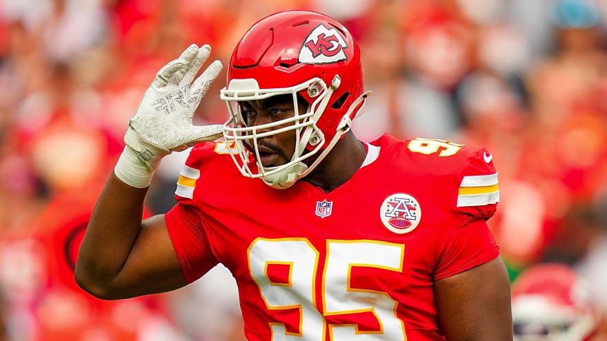 Chiefs star addresses clip of him seemingly complaining about tush push