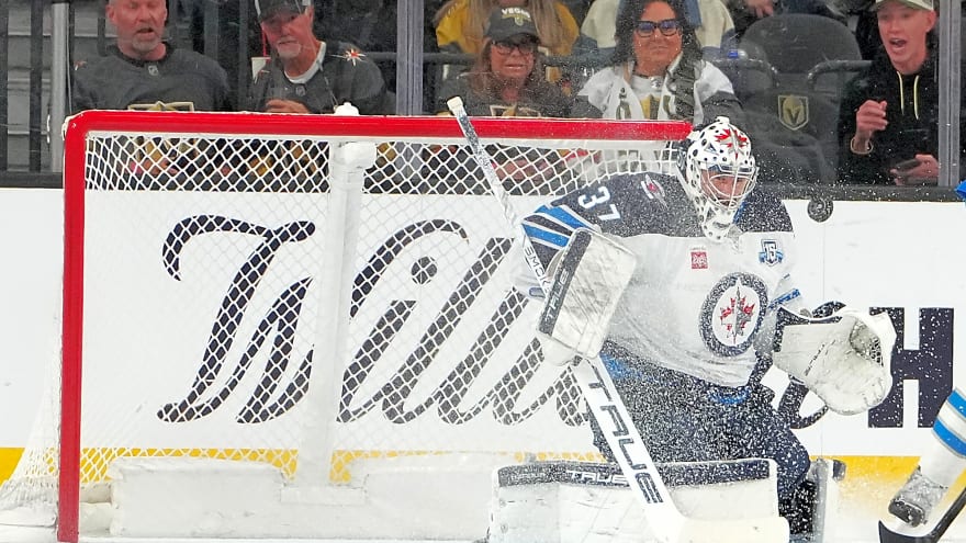 The Jets Are Sitting in the Middle of a Hellebuyck Mess