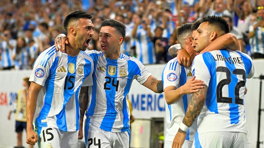 Manchester United are making an obvious Lisandro Martinez decision