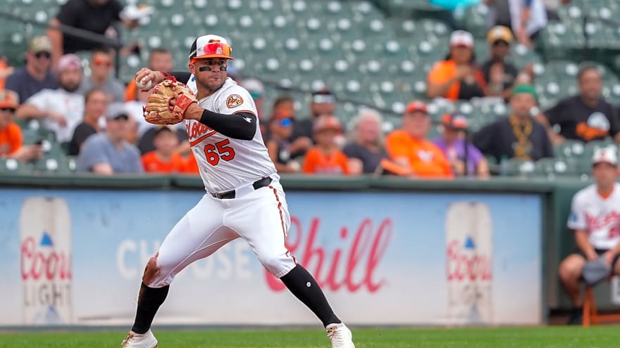 Rockies Sign Vimael Machin To Minor League Deal