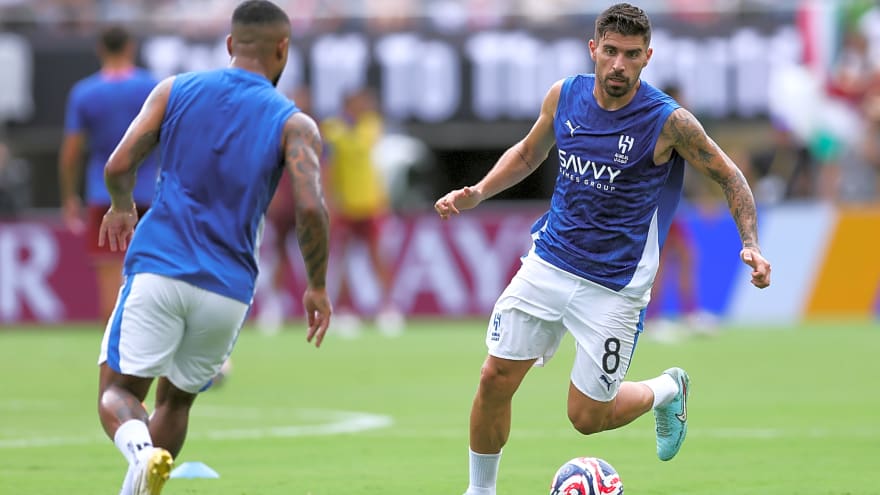 ‘Renewed hope’ Man United can beat Newcastle to signing of £18m ex-PL star in January