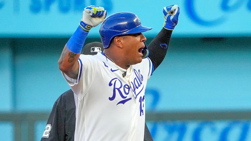 Salvador Perez somehow gets his first stolen base in 5 years