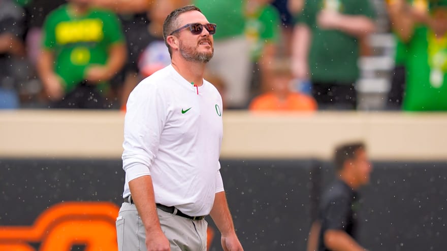 Dan Lanning Hit With Last-Minute Injury Setback as Oregon WR Ruled Out After Going Through Pregame Warmups With Team