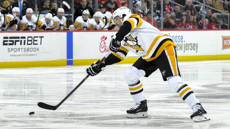 Scribes Suggests $20M Short-Term Solution if Maple Leafs Trade Rielly