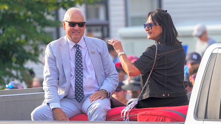 Hall of Famer Ryne Sandberg Has Died at 65
