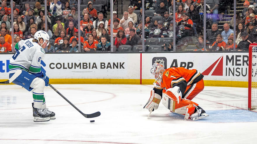 Canucks Game Day: Can new lines help snap the losing streak in Anaheim?