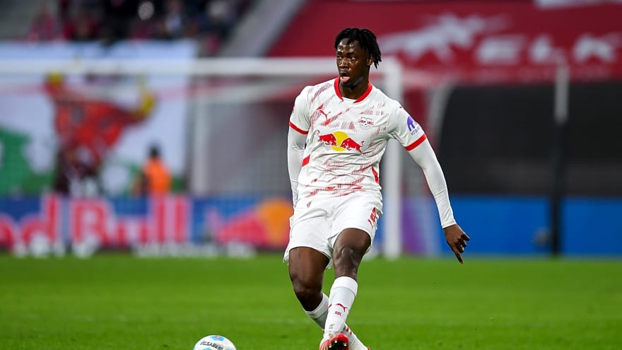 Talks underway for January transfer as Leeds look to sign French sensation