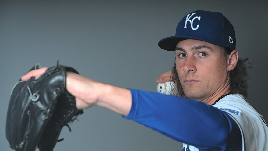 Astros to sign righty Ryan Weiss to a major league deal