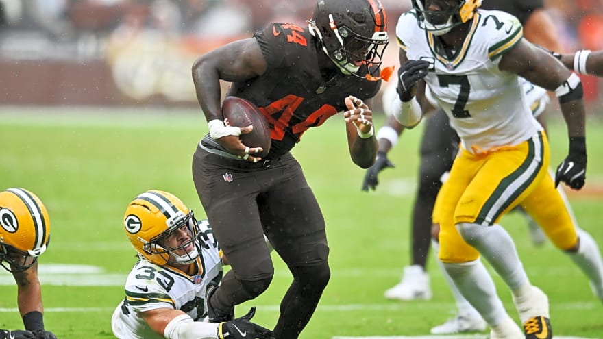 Chargers Grab Njoku On $8M Prove-It Deal After Browns Replace 9-Year Veteran With Rookie