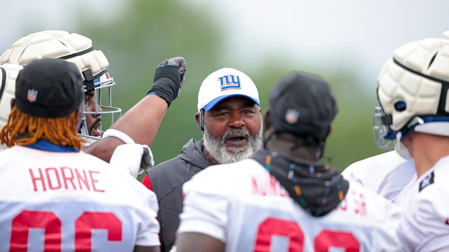Giants fire assistant DL coach Bryan Cox