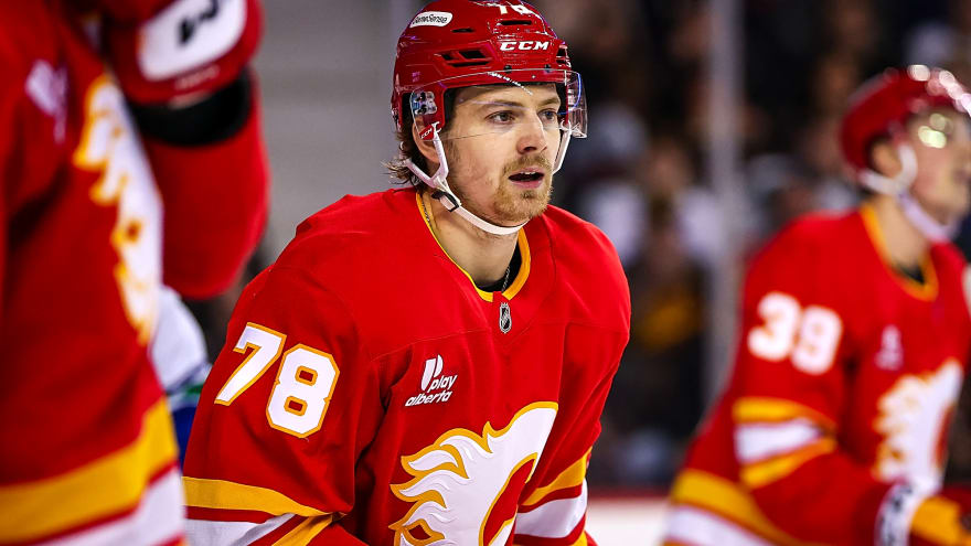 Flames re-sign restricted free agent Brennan Othmann to one year deal
