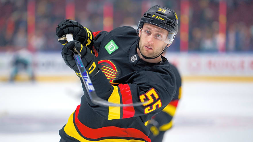 Canucks sign Guillaume Brisebois to one-year, two-way contract