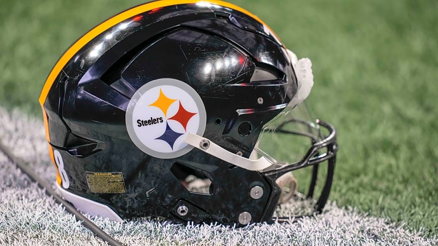Report: Steelers release TE Jonnu Smith, to become unrestricted free agent