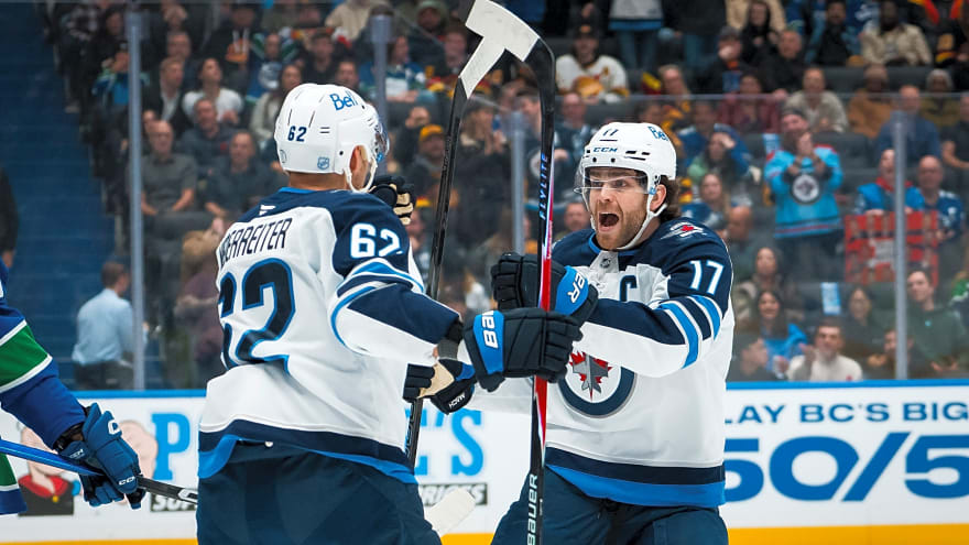 Adam Lowry Inks Contract Extension with the Winnipeg Jets