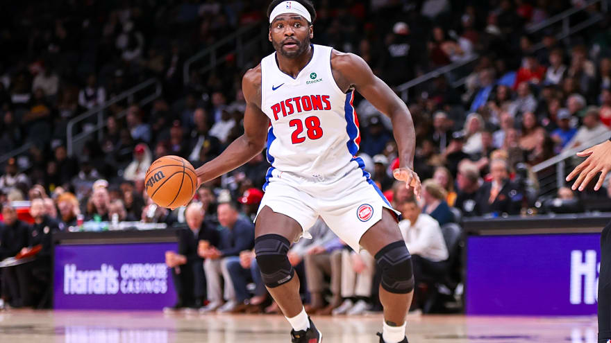 Isaiah Stewart gets ejected after an incident with Bobby Portis