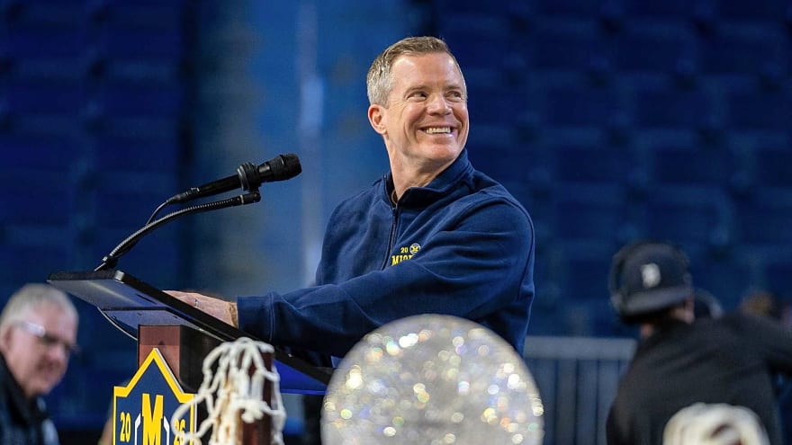 Dusty May agrees to contract extension with Michigan Wolverines